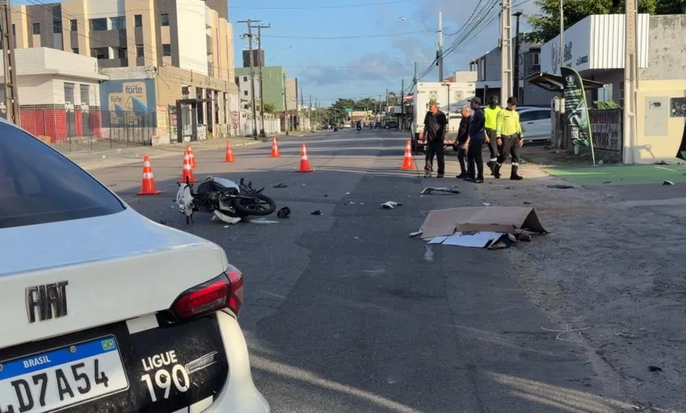 Motorista faz 'cavalo de pau', mata motociclista e foge em João Pessoa