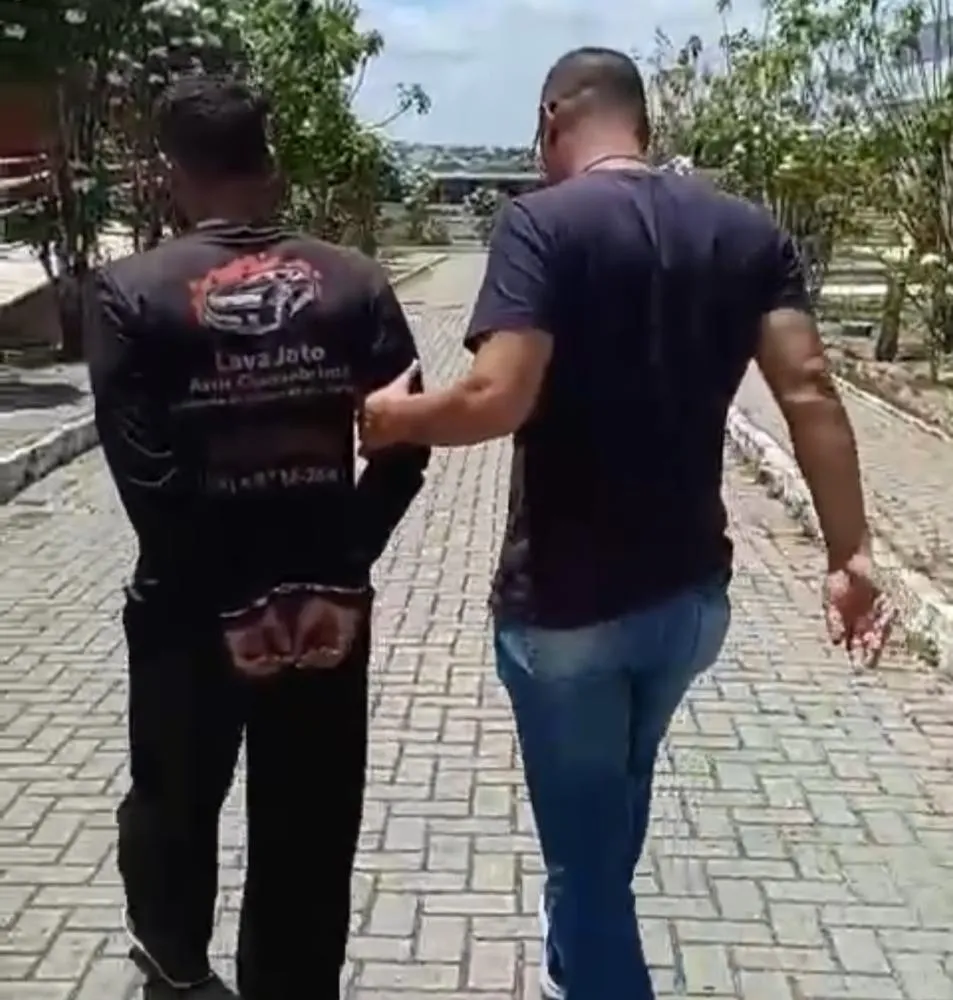 Suspeito de matar homem a tiros dentro de estabelecimento é preso, na Paraíba